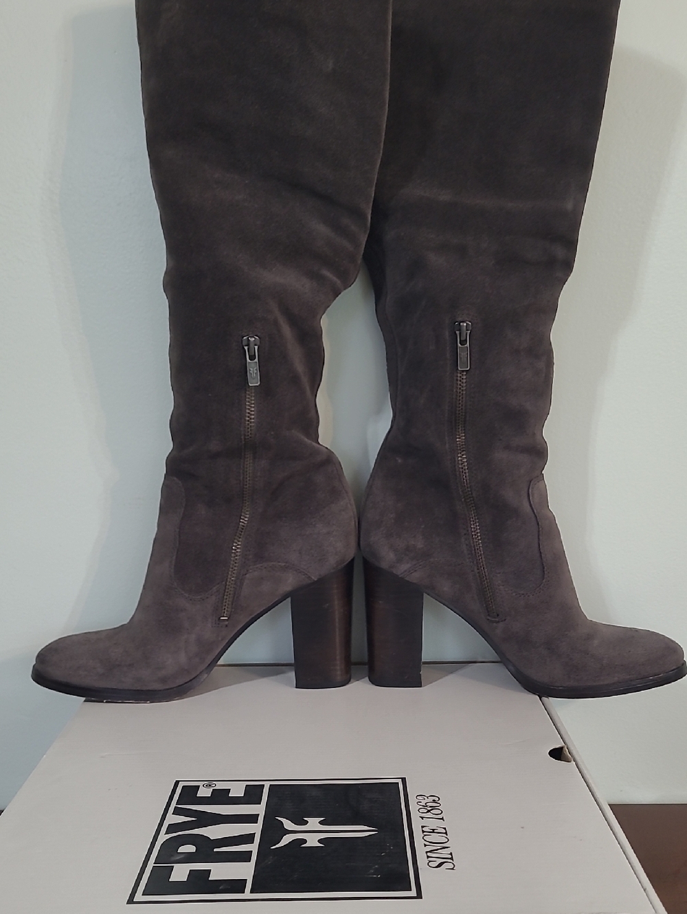 Frye Gray Suede Boots 8M - Picture 4 of 8